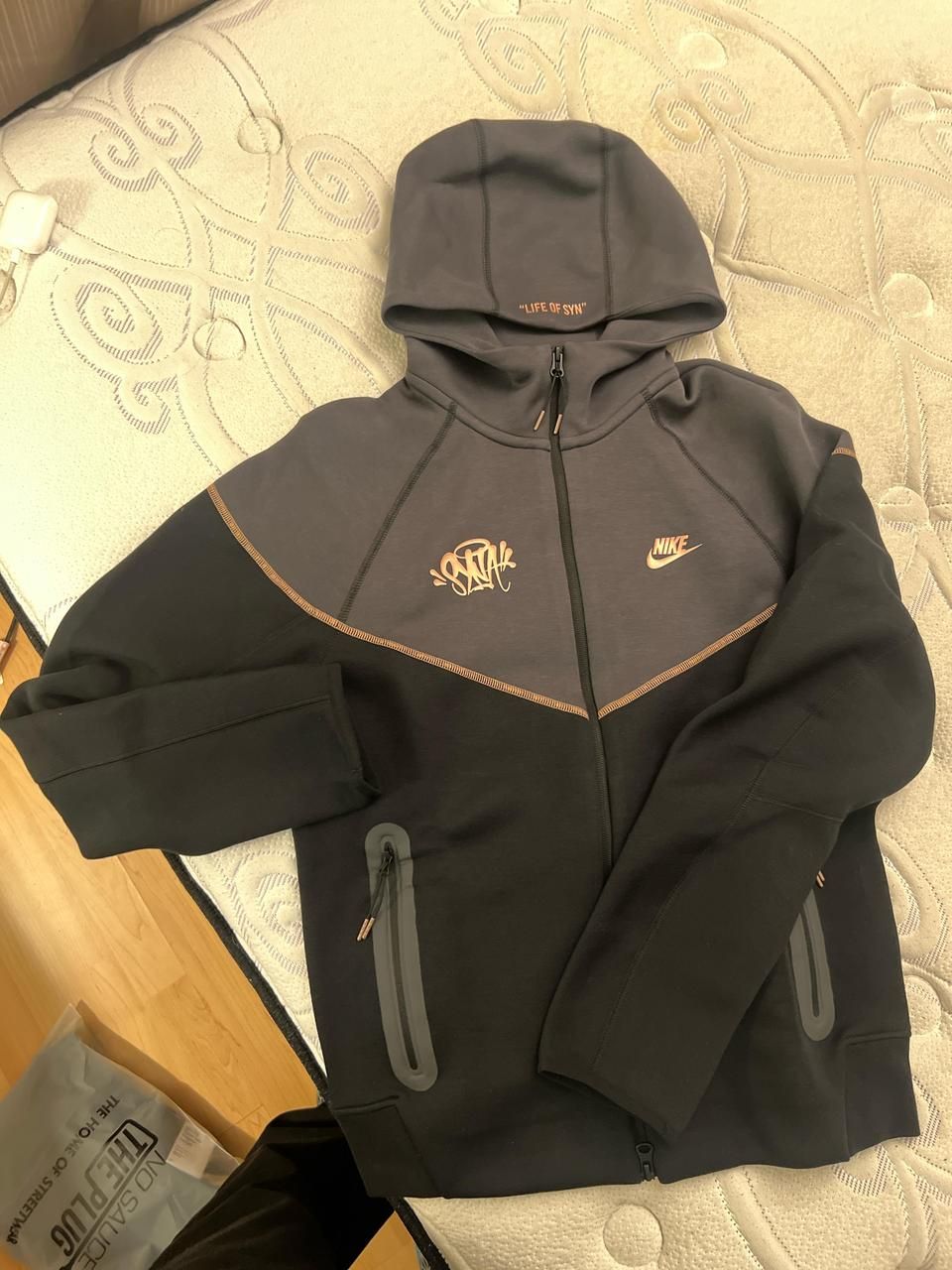 syna world Hoodie Official syna world Store
