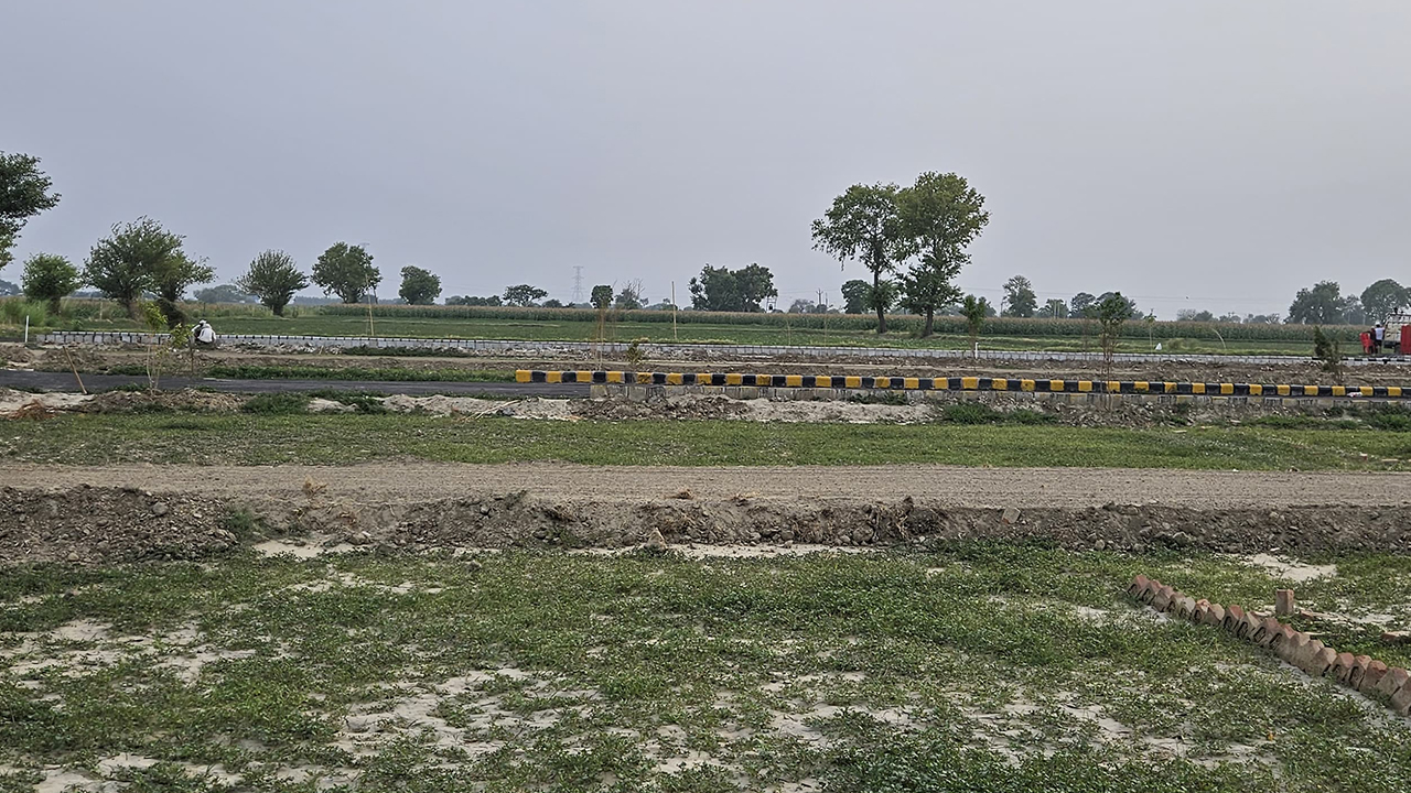Plot Near Jewar