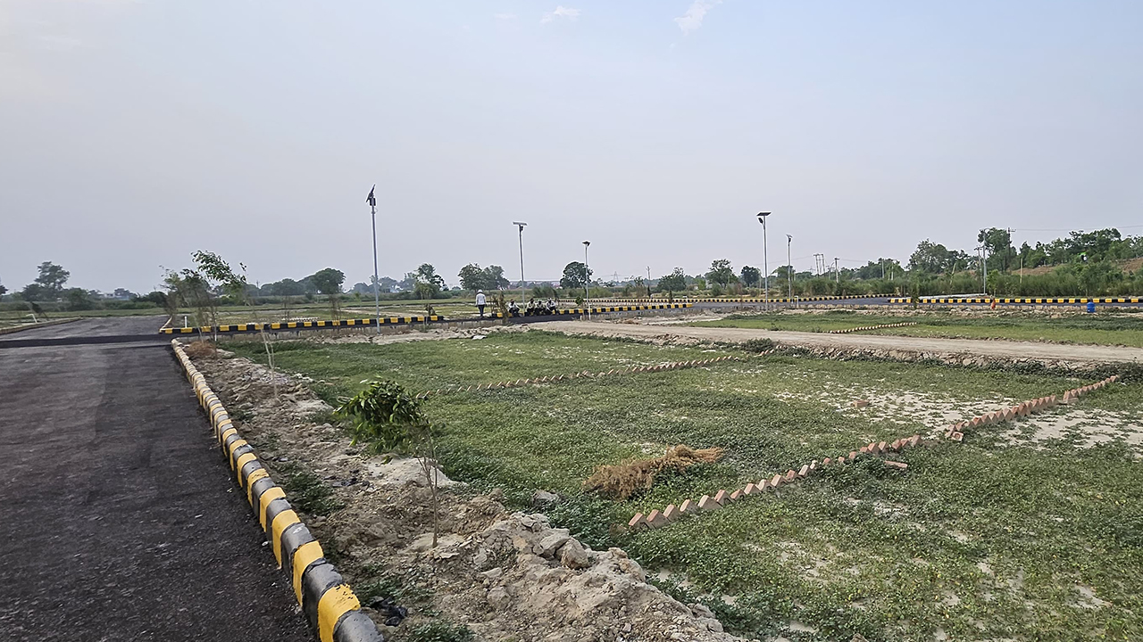Plot Near Jewar